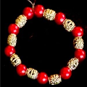 Red Daisy Bracelet